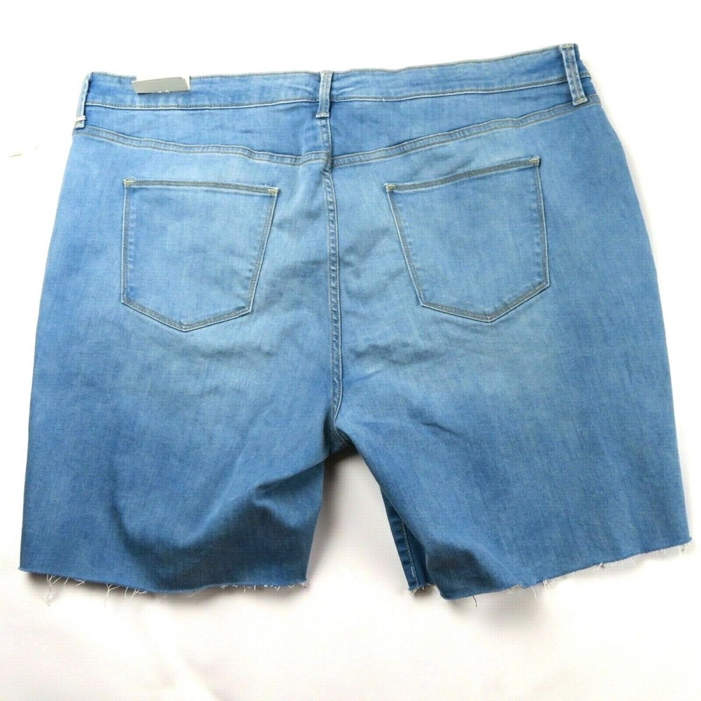 NWT- UNIVERSAL THREAD distressed Mid Rise Bermuda jean shorts - Picture 2 of 2
